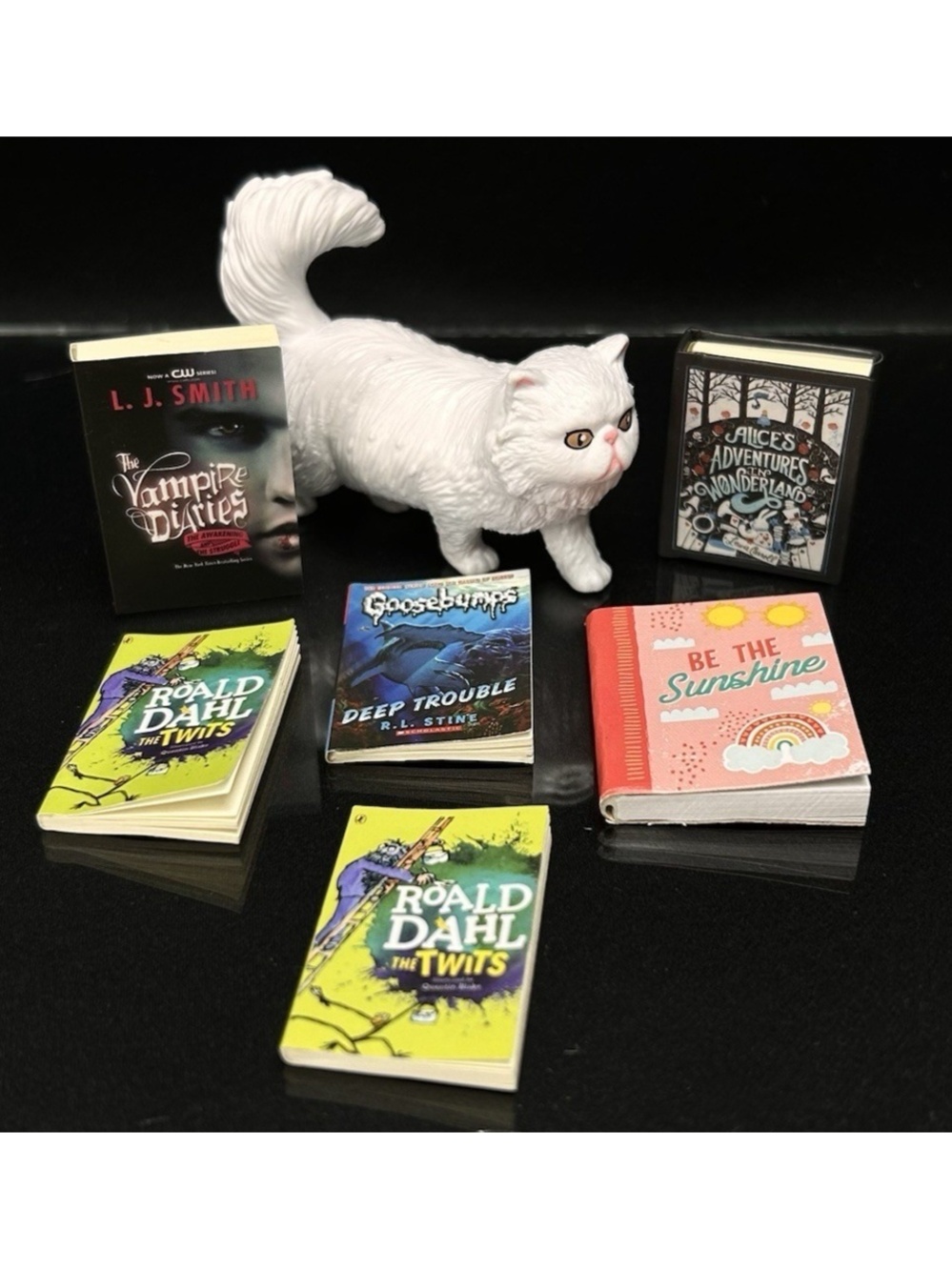 Mini Brands Books Lot With Cat Goosebumps, Vampire Diaries & More *Read*